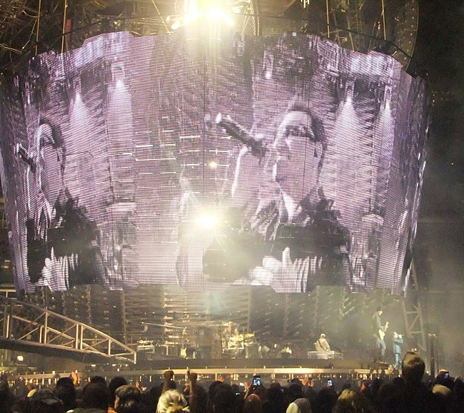 U2 360 stage
